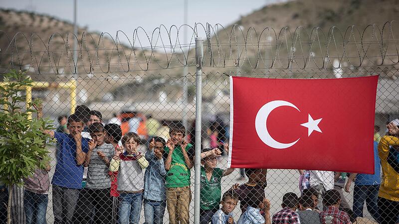 Ein Flüchtlingslager in Gaziantep in der Türkei. Die EU und Ankara hatten 2016 vereinbart, dass die Türkei Flüchtlinge ohne Chance auf Asyl in der EU zurücknimmt. Ein Flüchtlingslager in Gaziantep in der Türkei. Die EU und Ankara hatten 2016 vereinbart, dass die Türkei Flüchtlinge ohne Chance auf Asyl in der EU zurücknimmt.