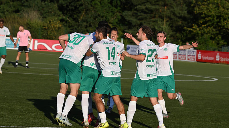 Sport Fu&szlig;ball Saison 2026 / 2027 Bayernliga Nord  5. Spieltag Freitag 14.08.2026  Spielort  Sportpark am  Weinberg Neudrossenfeld  Kunstrasenplatz Spielbeginn 19.00 h   TSV Neudrossenfeld gegen SV Viktoria Aschaffenburg Halbzeitergebnis 2:0  Endstand Jub