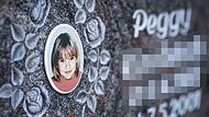 Ein Gedenkstein mit dem Porträt des Mädchens Peggy auf dem Friedhof in Nordhalben. Am 7. Mai 2001 verschwand die damals neunjährige Schülerin aus Lichtenberg (Landkreis Hof).