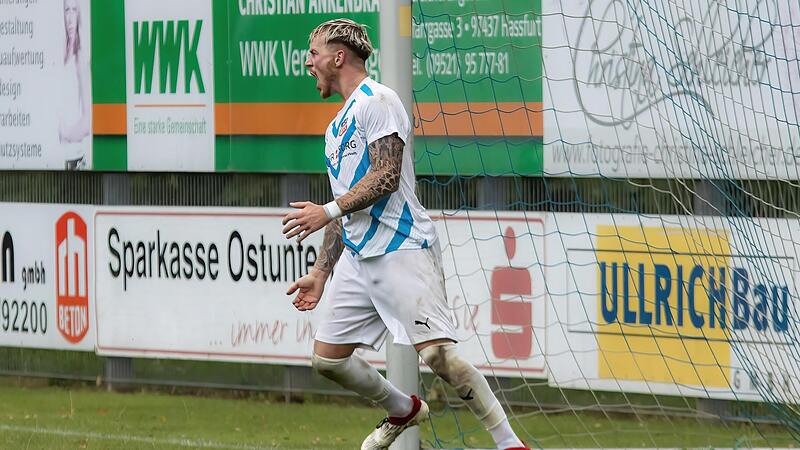 Der Knackpunkt des Spiels: Leon Heppt bejubelt sein Tor zur 4:3-Führung der DJK Dampfach in der 60. Minute. Es war der zweite Treffer des Dampfachers im Heimspiel gegen den Aufsteiger aus Unterpleichfeld, der im Salistadion früh in Führung gegange... Der Knackpunkt des Spiels: Leon Heppt bejubelt sein Tor zur 4:3-Führung der DJK Dampfach in der 60. Minute. Es war der zweite Treffer des Dampfachers im Heimspiel gegen den Aufsteiger aus Unterpleichfeld, der im Salistadion früh in Führung gegange...