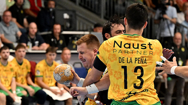 F&uuml;r den HSC Coburg um Kreisl&auml;ufer Nils R&ouml;ller (hier im Infight gegen Pouya Norouzinezhad und Juan De La Pena) war das Spiel in Hagen eine schmerzhafte Erfahrung.