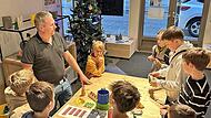 Im Rahmen eines Workshops lernten die Kinder alles über 3D-Druck, 3D-Konstruktion und Lasercutting, so dass sie gemeinsam die Logos des Vereins und der regionalen Unterstützer fertigen konnten.