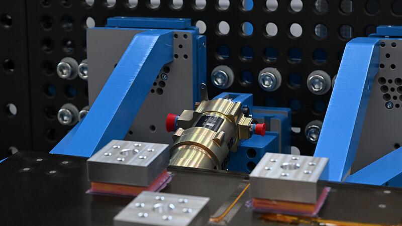 Er&ouml;ffnung eines neuen Pr&uuml;fstands f&uuml;r intelligente Fl&uuml;gel