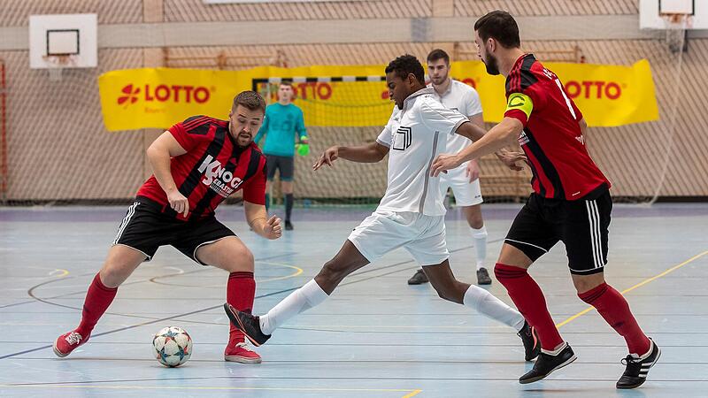 Szene von der Hallen-Bezirksmeisterschaft 2020 in Rimpar aus der Partie zwischen dem ASV Rimpar und FC Sand. Das Bezirksturnier gewann der SV Rapid Ebelsbach. Nach zwei Jahren Corona-Pause sollen in diesem Winter 2022/23 wieder Hallenturniere stattfinden.