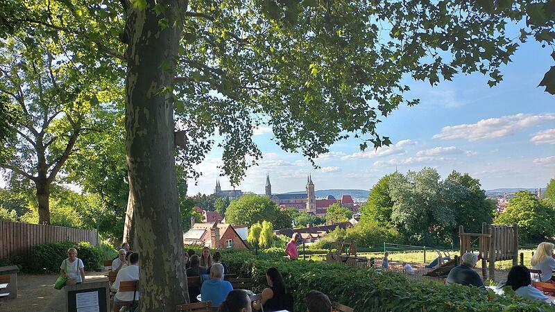 Vom Spezi-Keller aus genie&szlig;t man einen wundersch&ouml;nen Blick &uuml;ber Bamberg.