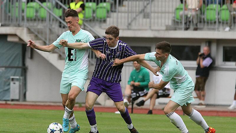 Offensivmann Philipp Hack (M.) hat in dieser Saison eine starke Entwicklung beim FC Eintracht genommen.