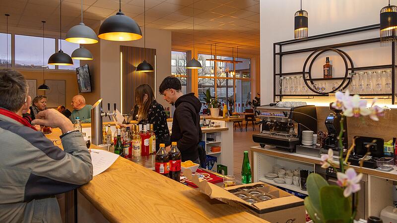 Bar und Bistro in einem. Hier lässt es sich aushalten.