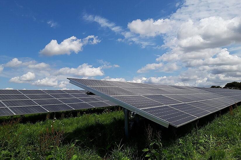 Bad Kissingen regelt den Ausbau von Freiflächen-Photovoltaikanlagen im Stadtgebiet. Es soll wenige große Anlage statt vieler kleiner geben. (Symbolfoto)