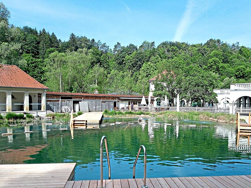 Im Felsenbad wird gefeiert. Tourismusbüro Pottenstein Im Felsenbad wird gefeiert. Tourismusbüro Pottenstein