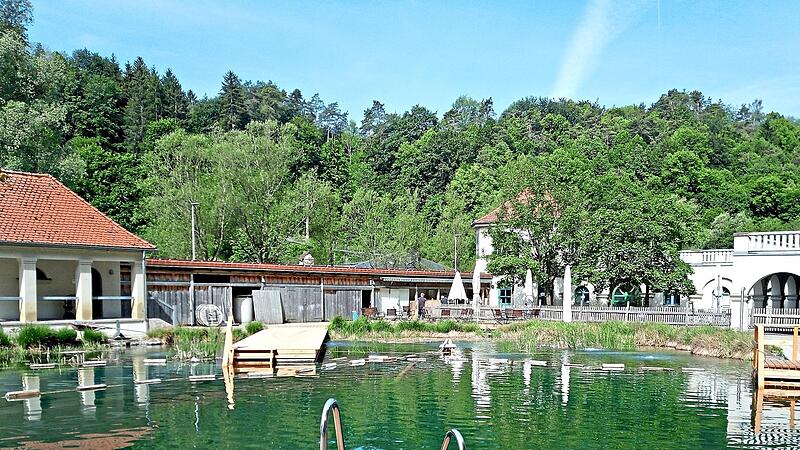 Im Felsenbad wird gefeiert. Tourismusbüro Pottenstein Im Felsenbad wird gefeiert. Tourismusbüro Pottenstein