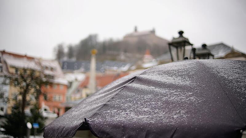 Tief Gertrud Eisregen Glätte Schnee in Kulmbach Plassenburg Marktplatz