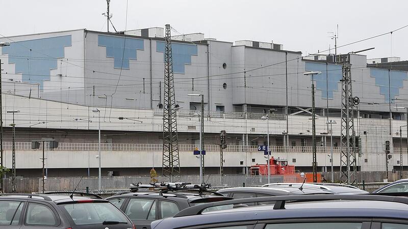 Bahnhofsnah und gut versorgt mit Parkplätzen könnte das Atrium zu einem großen Ämtergebäude werden. Bahnhofsnah und gut versorgt mit Parkplätzen könnte das Atrium zu einem großen Ämtergebäude werden.