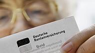 Mütterrente: Derzeit informieren die Kassen die Rentenversicherten über deren aktuellen Stand. Mütterrente: Derzeit informieren die Kassen die Rentenversicherten über deren aktuellen Stand.