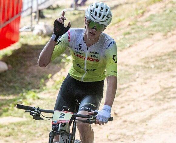 Elias Hückmann ist Deutscher U19-Vizemeister im Cross-Country-Mountainbike. Elias Hückmann ist Deutscher U19-Vizemeister im Cross-Country-Mountainbike.