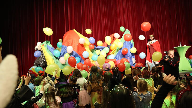Hier kommt der gro&szlig;e Luftballonregen &ndash; und alle wurden zerplatzt.