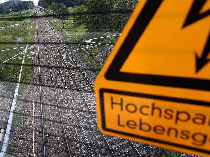 Hochspannung - Lebensgefahr an der Bahnstrecke