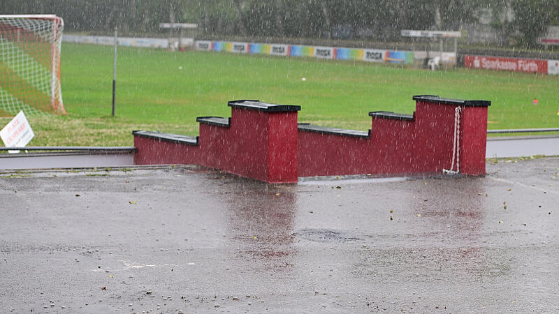 Eine regnerische Woche in Erlangen kostete nicht nur den SC Eltersdorf sein Heimspiel. Auch Bambergs Gastspiel beim ATSV Erlangen f&auml;llt aus.