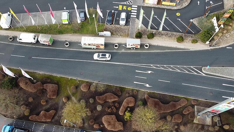 An dieser Stelle im Gewerbegebiet Heßdorf-Ost in der Gemeinde Heßdorf könnte eine Bushaltestelle geschaffen werden. An dieser Stelle im Gewerbegebiet Heßdorf-Ost in der Gemeinde Heßdorf könnte eine Bushaltestelle geschaffen werden.