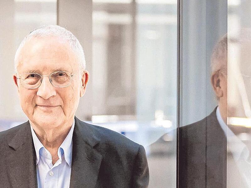 Jahrzehntelang hat er die politische Landschaft in Deutschland vermessen. Jetzt will Manfred G&uuml;llner (84) sich ein St&uuml;ck weit zur&uuml;ckziehen.