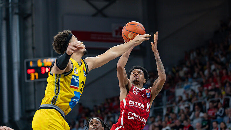 Der Bamberger Aufbauspieler Ronaldo Segu verpasste in der letzten Sekunde einen Korbleger zum möglichen Ausgleich.