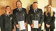 Ehrungen bei der Feuerwehr: (von links) Jeannette Buchert, Rainer Fischer, Alexander Pf&auml;ndner sowie Anna Jasper.