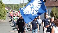 Die DJK-Wallfahrt zieht durch Hallerndorf.