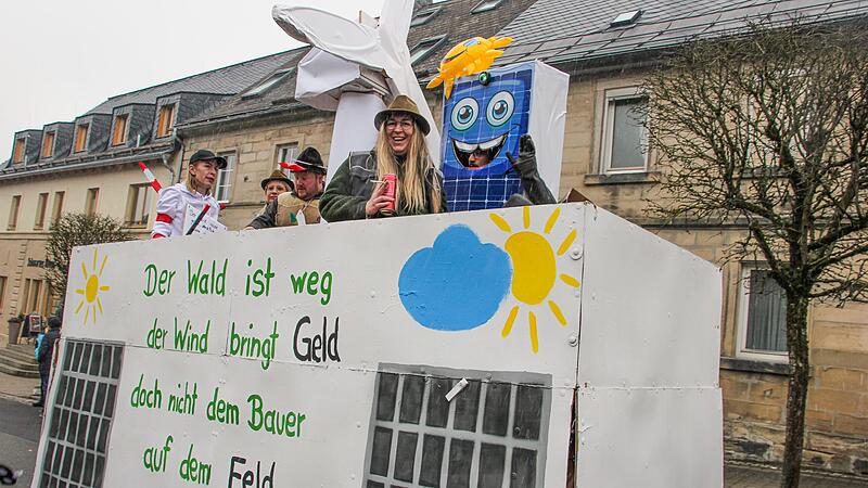 Auch das BRK Teuschnitz war beim Gaudiwurm mit einem Wagen dabei.