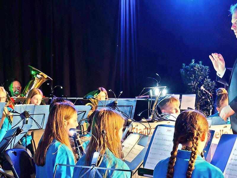 Das Juniororchester der Stadtkapelle Bamberg unter der Leitung von Sebastian Hensiek.