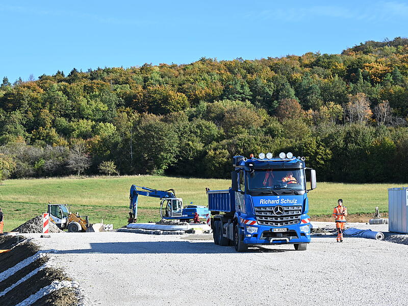 Hier entsteht ein Kreisverkehr: Die Retterner Kanzel ist nicht wiederzuerkennen.