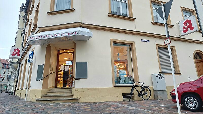 Marien-Apotheke Bamberg Die Stammkunden der Marien-Apotheke dürfen sich noch Hoffnung auf einen Nachfolger machen, der die Pharmazie übernimmt.