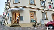 Die Stammkunden der Marien-Apotheke dürfen sich noch Hoffnung auf einen Nachfolger machen, der die Pharmazie übernimmt.