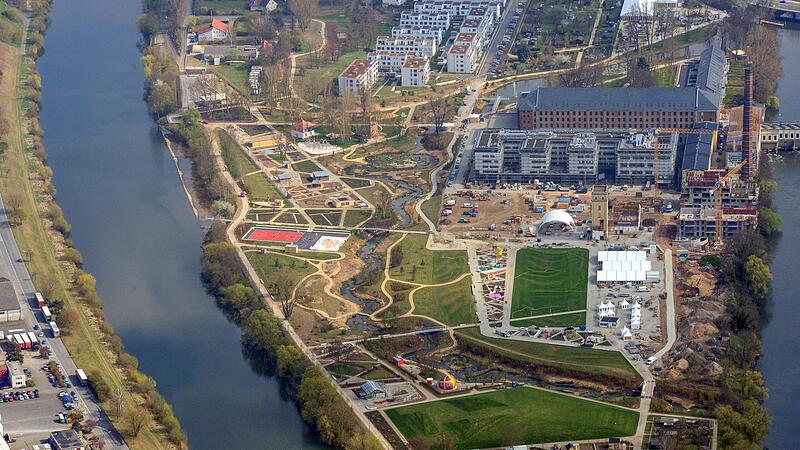 Blick auf das Landesgartenschaugelände von oben im Jahr 2012: Damals war das Wohnquartier auf der Erba-Insel noch im Entstehen. Auch das Schleusenwärterhäuschen, in dem jetzt ein Café ist, war noch nicht saniert. Blick auf das Landesgartenschaugelände von oben im Jahr 2012: Damals war das Wohnquartier auf der Erba-Insel noch im Entstehen. Auch das Schleusenwärterhäuschen, in dem jetzt ein Café ist, war noch nicht saniert.