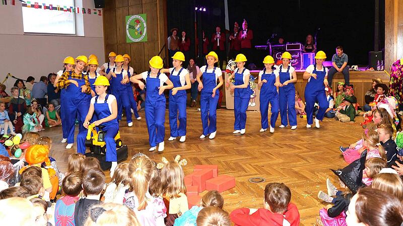 Die Jugendgarde des SKK begeisterte mit dem Showtanz &bdquo;Bob der Baumeister&ldquo; die zahlreichen Besucher.