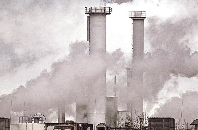 Die EU-Kommission will der Wirtschaft beim Emissionshandel entgegenkommen.