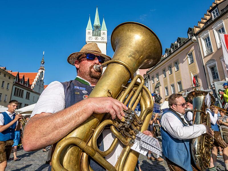 Beginn des Gäubodenvolksfestes Beginn des Gäubodenvolksfestes
