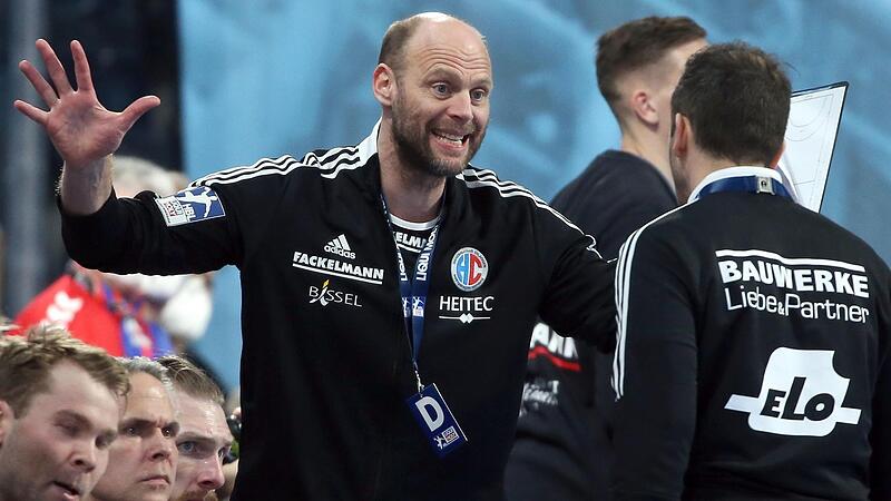 Wenn Chefcoach und Sportdirektor Raul Alonso (re.) mit ihm zufrieden ist, k&ouml;nnte Olafur Stefansson l&auml;nger beim HCE bleiben.