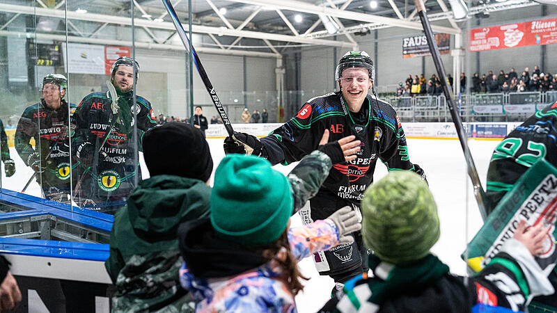 Höchstadt Alligators und Niklas Hane verlängern Vertrag Niklas Hane kam im Sommer aus Essen in den Aischgrund. Auch in der kommenden Saison verteidigt er für die Alligators.