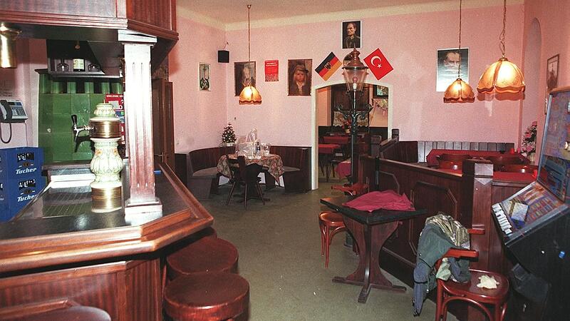 Die Kneipe des 1999 ermordeten Gastwirts Edip Sara&ccedil; im W&uuml;rzburger Stadtteil Zellerau: 25 Jahre nach der Bluttat nahm die Polizei jetzt zwei verd&auml;chtige M&auml;nner fest.