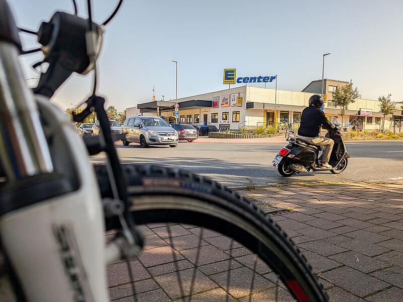 Adenauerallee-BügstraßeForchheim & Fränkische Schweiz Eine weitere Idee: Tempo 30 rund um die Kreuzung?