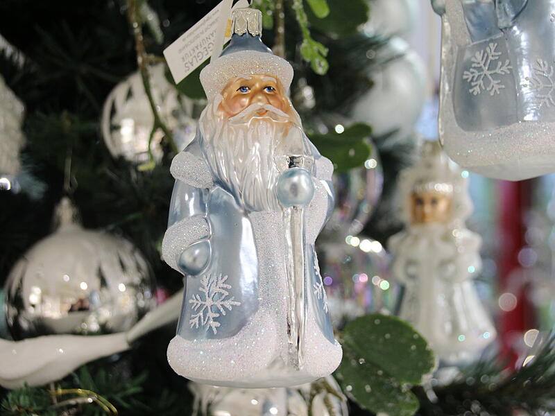 Eisblau und Schneeflocken sind in!Trends 2023 - Das kommt an den Baum Eisblau und Schneeflocken sind in!