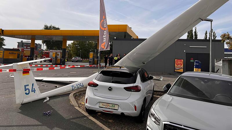 Segelflugzeug über Tankstelle in Bamberg abgestürzt