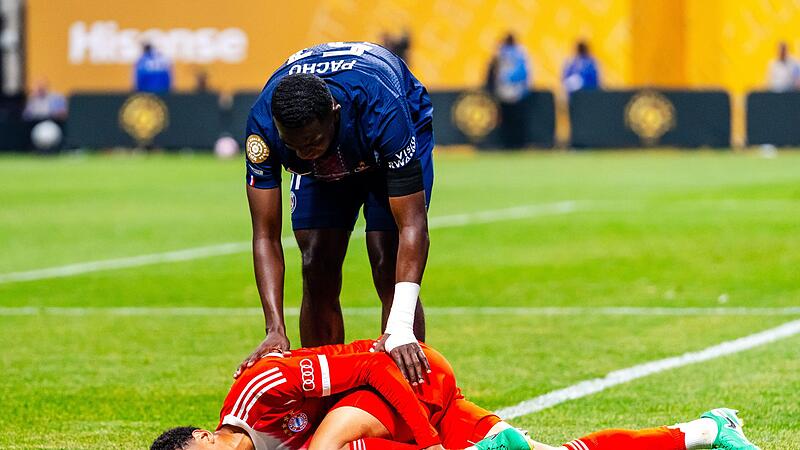 Jamal Musiala (am Boden)