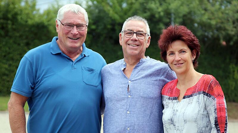 Frank Tremml (Mitte) war 39 Jahre bei Kr&auml;uter Mix besch&auml;ftigt. Der stellvertretende Logistikleiter Thomas Zehnder und Gesch&auml;ftsf&uuml;hrerin Silke Wurlitzer verabschiedeten ihn in den Ruhestand.