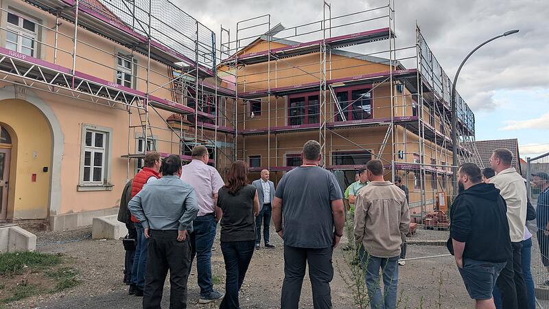 Der Stadtrat schaute sich in der vergangenen Juli-Sitzung den Kindergarten in Gro&szlig;wenkheim an.