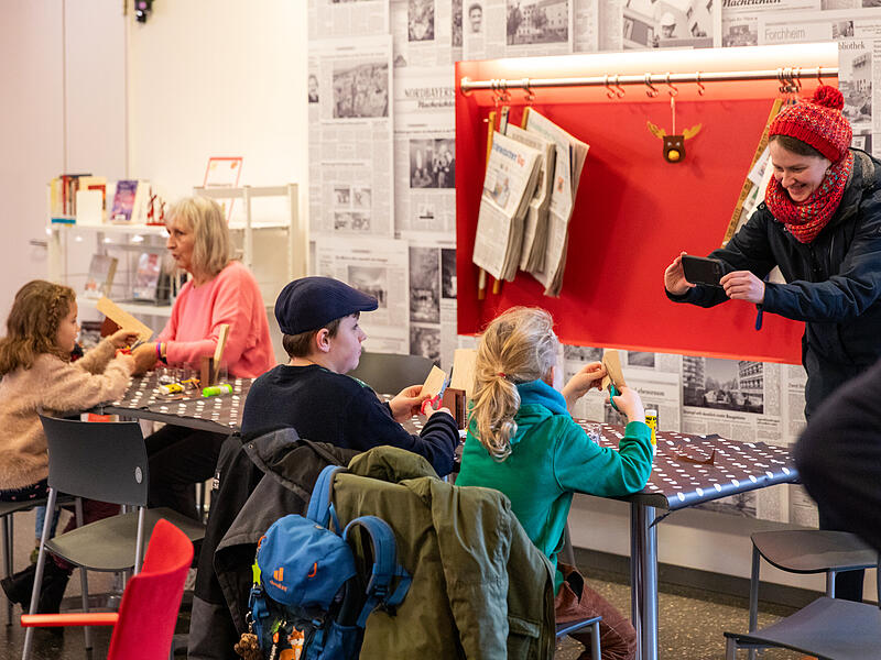 Strahlende Kinderaugen: Die Himmelswerkstatt des Fränkischen Tags in Forchheim lockte viele Familien und Kinder.