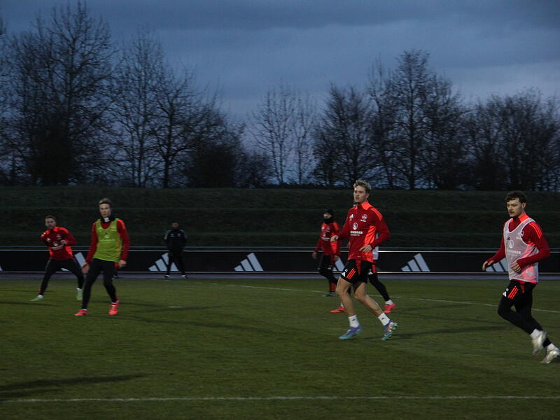 Jannik Hofmann (rechts) im Trainingslager des 1. FCN am Home Ground.