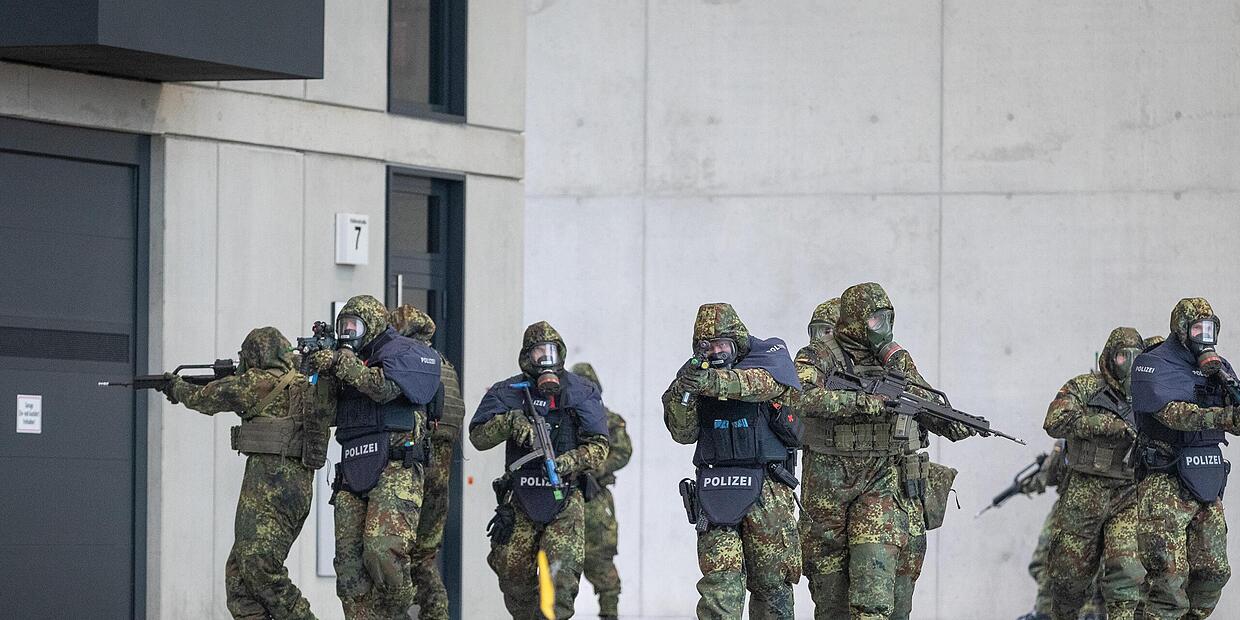 Wer Ist Höher Polizei Oder Bundeswehr Würzburg Übung Ernstfall Polizei Bundeswehr Terroranschlag