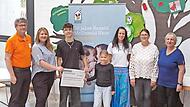 Die Scheckübergabe der Grund- und Mittelschule Heroldsbach.