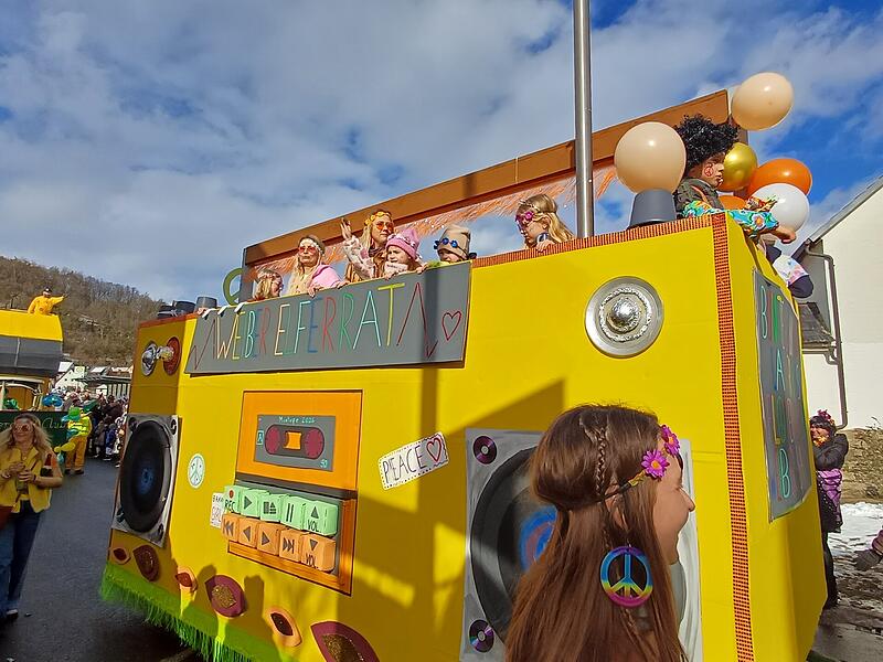 Rosenmontagszug in Aura