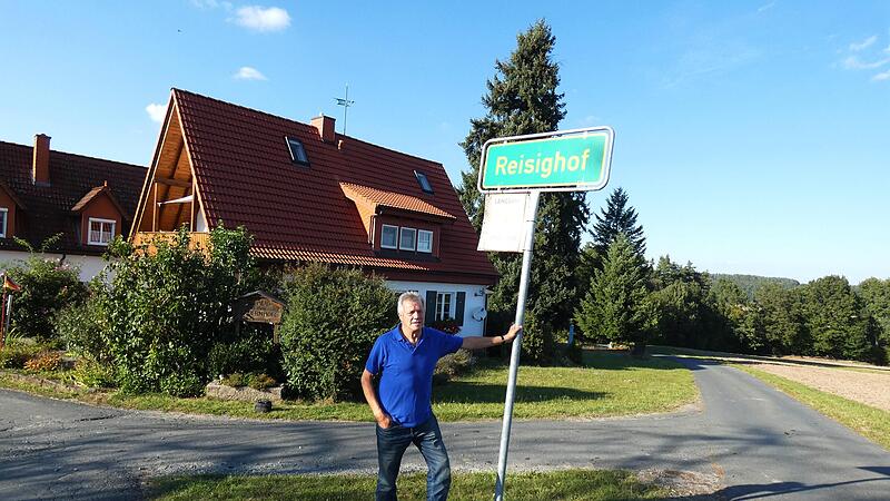 Reinhard Heisinger versteht die Welt nicht mehr, denn seiner Meinung nach hätte man mit wenig Aufwand die Probleme mit der „unechten Einbahnstraße“ lösen können. Reinhard Heisinger versteht die Welt nicht mehr, denn seiner Meinung nach hätte man mit wenig Aufwand die Probleme mit der „unechten Einbahnstraße“ lösen können.